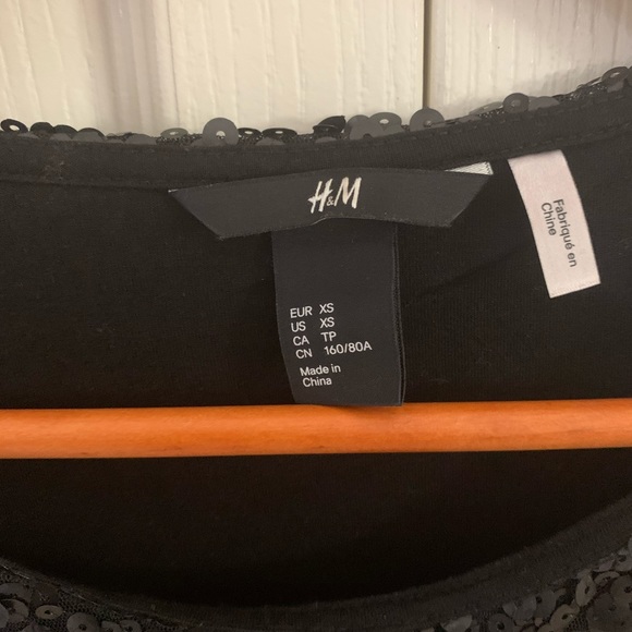 ❤️H&M Black Sequin top - Picture 6 of 6